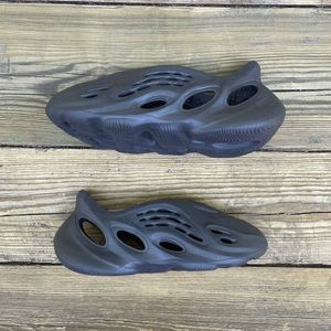 Yeezy onyx foam runner